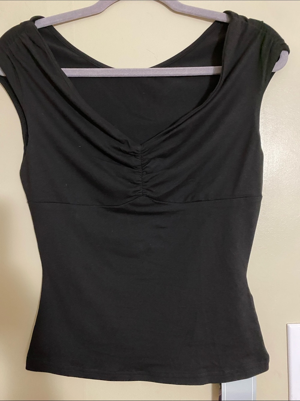 Women's Black Ruched V-Neck Sleeveless Tank Top